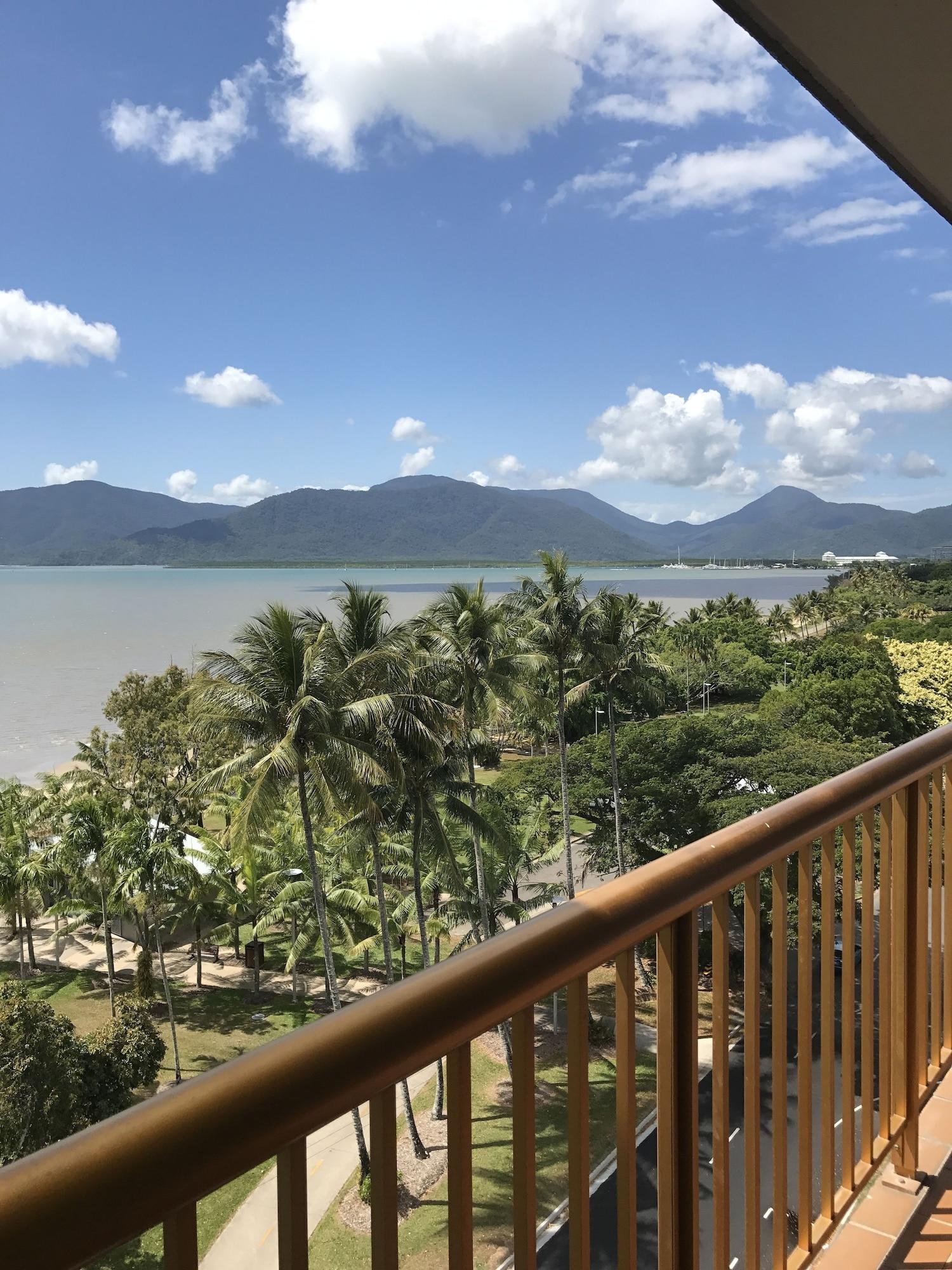 Coral Towers Holiday Suites Cairns Bagian luar foto