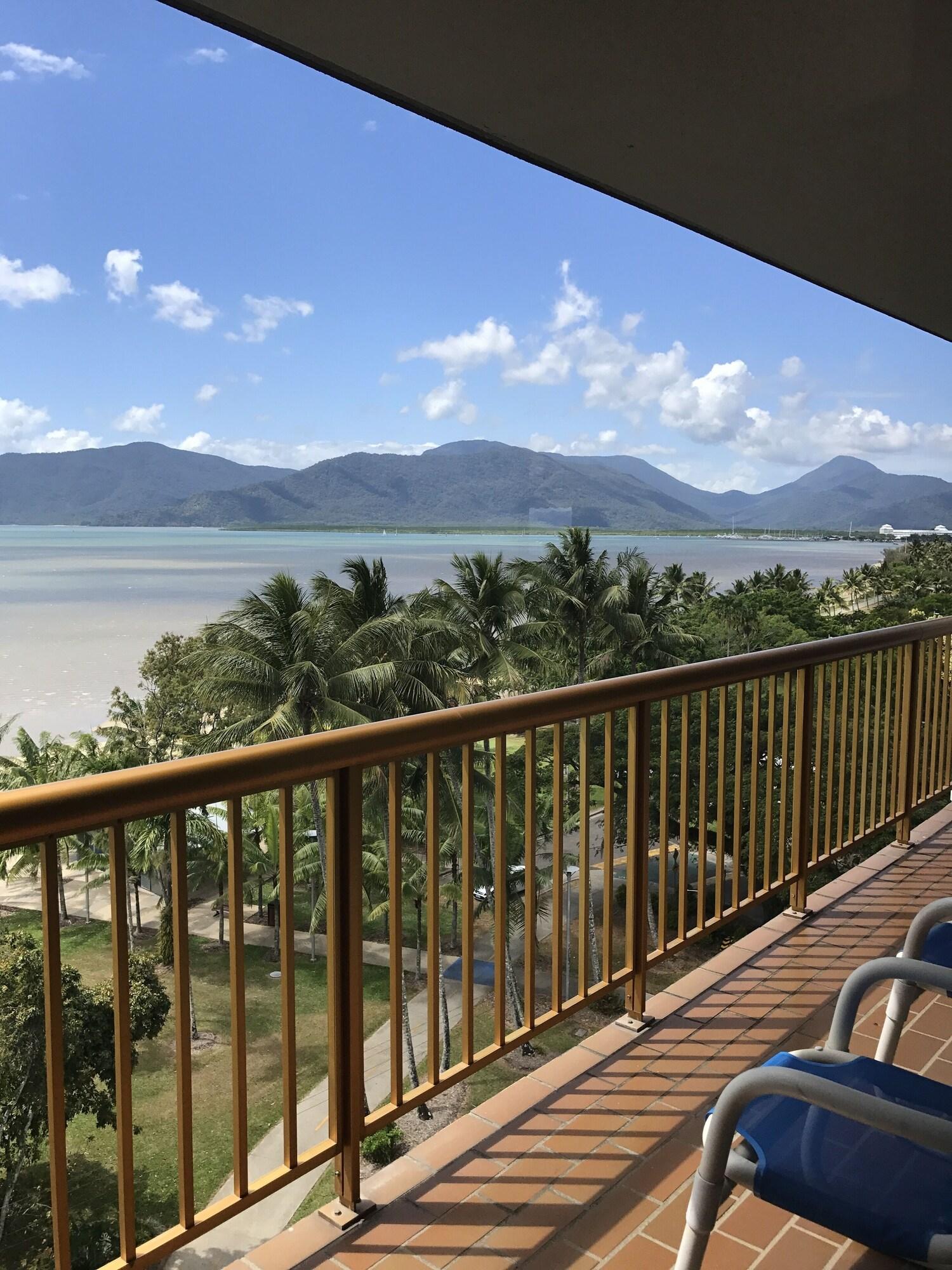 Coral Towers Holiday Suites Cairns Bagian luar foto