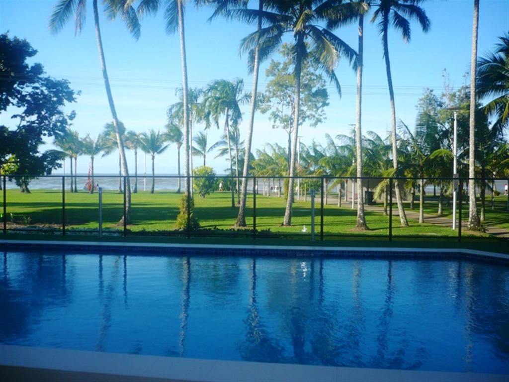 Coral Towers Holiday Suites Cairns Bagian luar foto